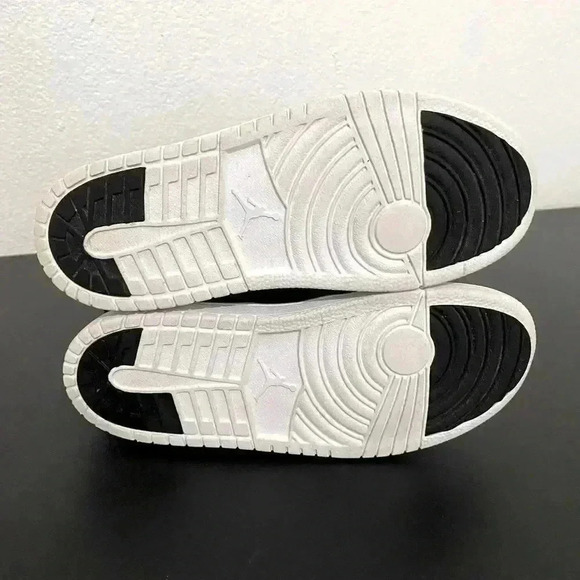 Nike Air Jordan Fadeaway GS Black Sneakers - Picture 10 of 12